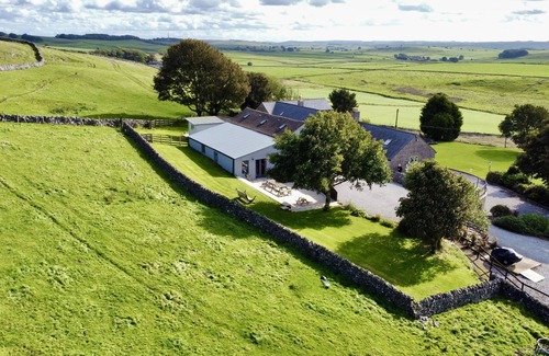 Peak District House | The Cowshed at Cop Farm is a Detached Barn with Hot Tub for up to 10 people