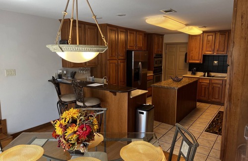 Mountain Pine Cottage | THE COZY COTTAGE LAKE HAMILTON ~ Couples Only Retreat