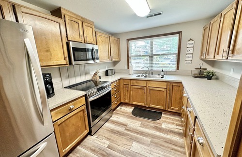 Bull Mountain House | The Cozy Doe Cottage - Stylish 1BR Home