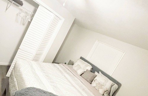 Hazel Crest House | The Cozy, Relaxing, Joyful Experience 3 bedroom, 1bath ranch style home