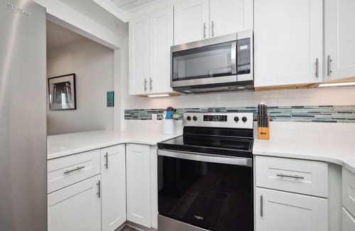 Caswell Beach Condo | The Crab Lab: Caswell Beach Condo with Oceanfront Pool