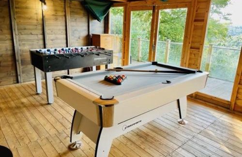 Abertillery House | The Crest Hillside Retreat With Hot Tub