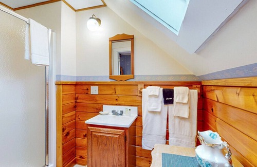 Hancock Point Bed & Breakfast | The Crocker House Country Inn (Rm 10)