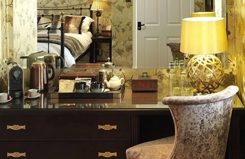 Elton Hotel | The Crown Inn