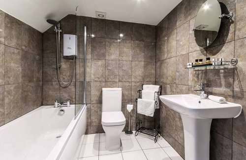 Elton Hotel | The Crown Inn