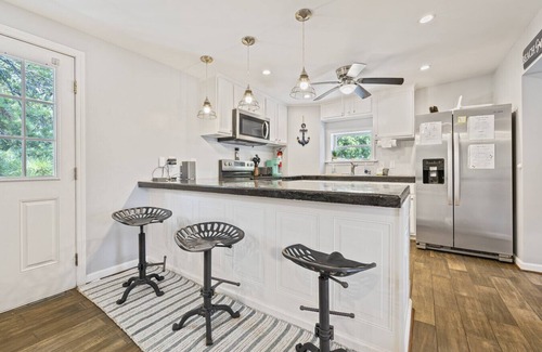 Morehead City Apartment | The Crystal Cove has Boat parking & pet friendly.