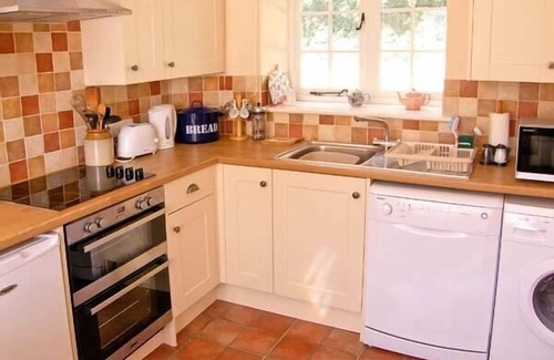 Haselbury Plucknett Cottage | THE CYGNET, family friendly, with open fire in Haselbury Plucknett