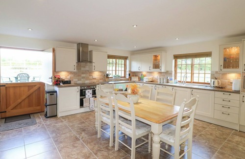Eastwood Cottage | THE DAIRY, family friendly, with open fire in Eastwood