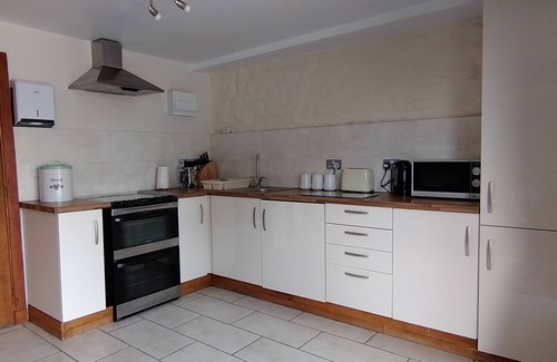 Port Talbot Cottage | The Dairy - Tyn Cellar Barns