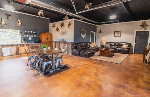 New Braunfels House | The Dam Ranch · The Dam Ranch | Country Living + Modern Amenities