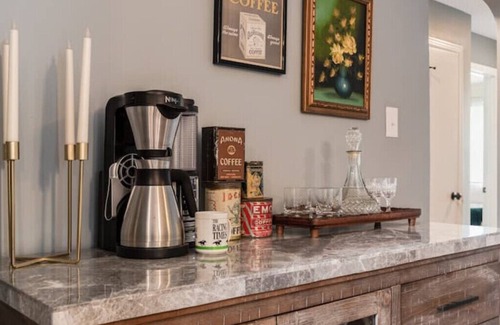 Shepherdsville House | The Dark Horse Inn -Churchill Downs, Bourbon Trail, Pet friendly