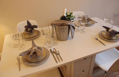 Buckley Apartment | The Deeside - North Wales Sleeps up to 7