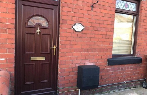 Buckley Apartment | The Deeside - North Wales Sleeps up to 7