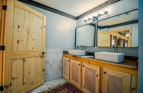 Philipp Cabin | The Delta Lodge - Greenwood, MS