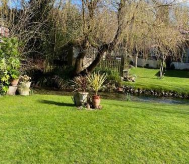 Stockbridge Apartment | ‘The Den’ Self contained one bedroom annexe.