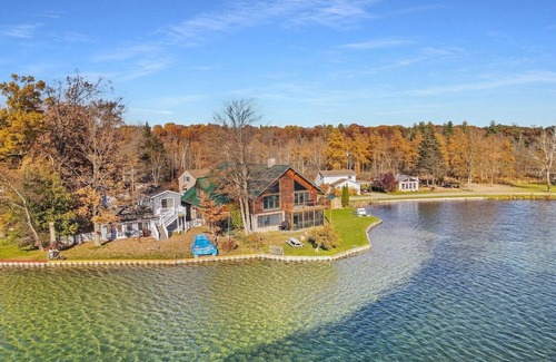Palo Cottage | The Derby Lodge - Lake living at its finest!