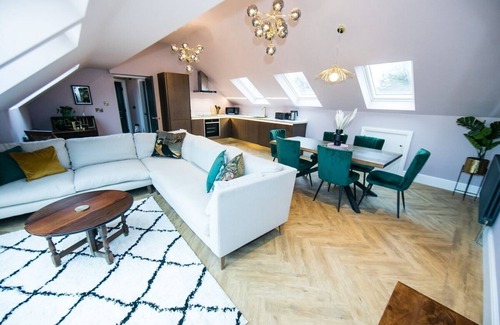 Buxton Apartment | The Devonshire Suite at Foxlow Grange
