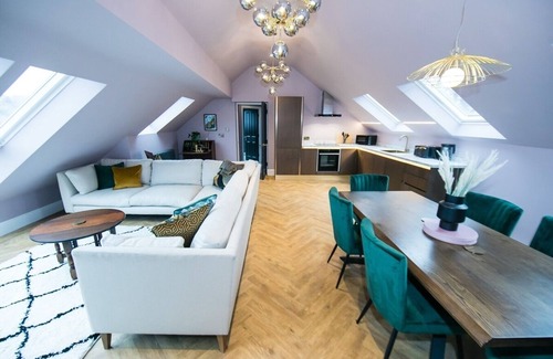 Buxton Apartment | The Devonshire Suite at Foxlow Grange