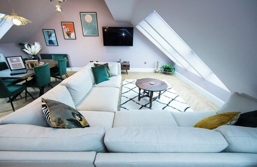 Buxton Apartment | The Devonshire Suite at Foxlow Grange