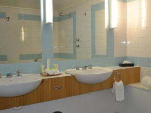 Dingley Village Hotel | The Dingley Hotel