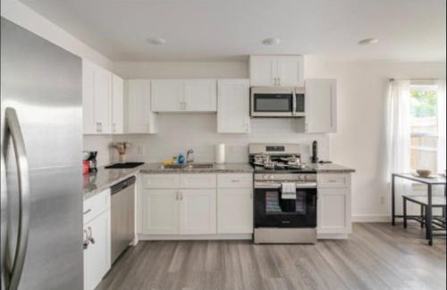 Northeast Houston House | The Divine 3 - Townhome with AC, WiFi in Beautiful Houston