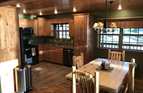 Diamond City Cabin | The Dock Holiday Cabin- 3 bed 3 Bath- Sleeps 6 1800