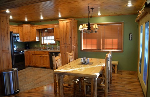 Diamond City Cabin | The Dock Holiday Cabin- 3 bed 3 Bath- Sleeps 6 1800