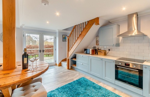Hammerpot House | The Dog and Trout - Two Bedroom House, Sleeps 4