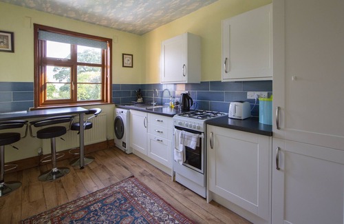 Bungay Apartment | The Dog House — self-catering apartment with private kitchen & countryside views