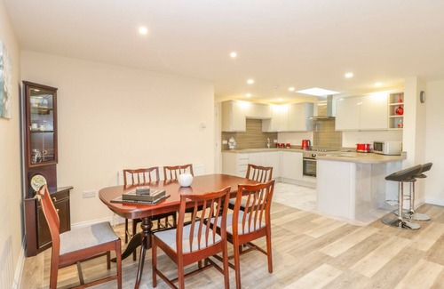 Alweston Cottage | THE DONKEY SHED, family friendly, with a garden in Sherborne