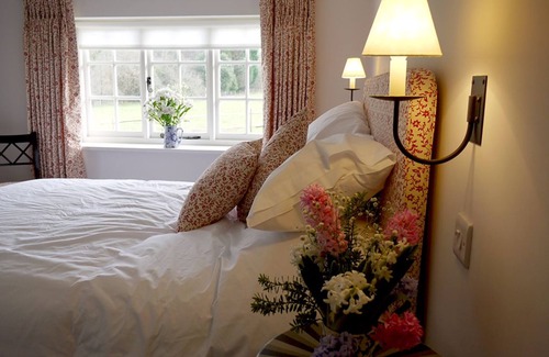Withyham Bed & Breakfast | The Dorset Arms Cottages