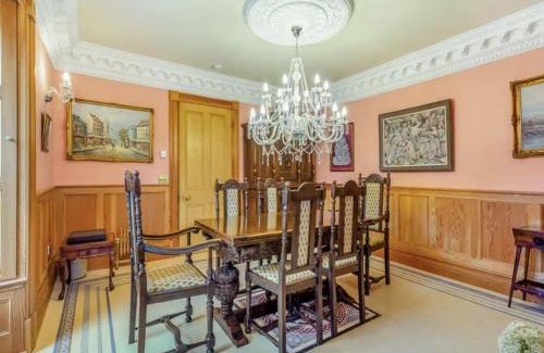 South Galson Villa | The Doune, Luxury Traditional Country House with hot tub