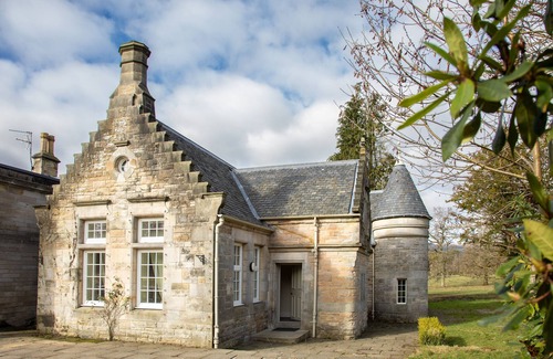 Dollar Apartment | The Dower House at Solsgirth Home Farm - sleeps 4 guests in 2 bedrooms