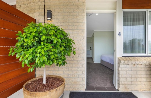 Westdale Hotel | The Duck Inn Apartments