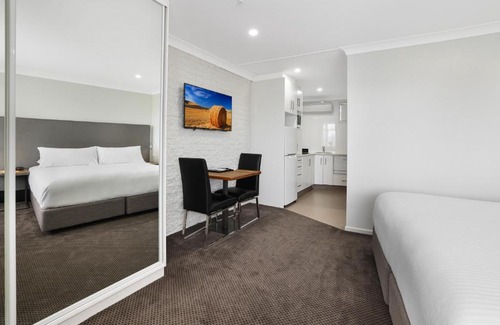 Westdale Hotel | The Duck Inn Apartments