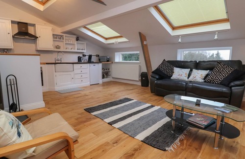 Pontesbury Cottage | THE DUCKHOUSE, pet friendly, with open fire in Stiperstones