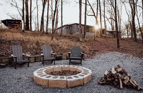 Wetumpka House | The Durr House at Pea Level, historic home on beautiful Corn Creek.