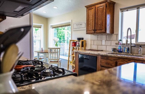 Klamath Falls House | The Dutch House Family Hideaway