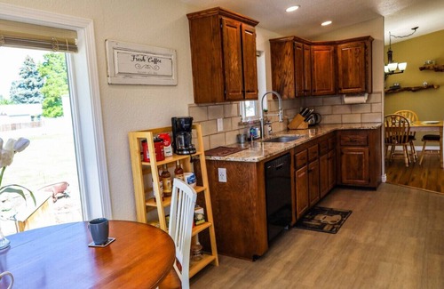 Klamath Falls House | The Dutch House Family Hideaway