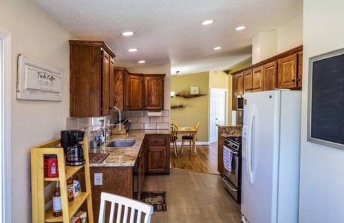 Klamath Falls House | The Dutch House Family Hideaway