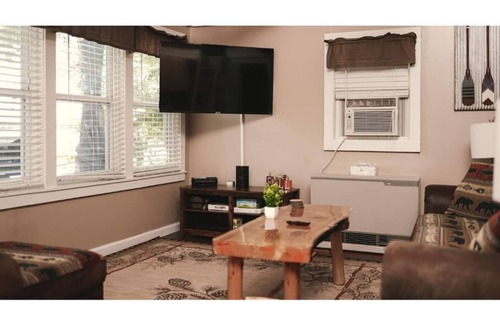Hudson Cottage | The Eagles Nest! ☀Four Seaon Lakeside Retreat☀