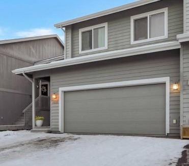 Northeast Anchorage House | The Eastside Townhome Of Ophir