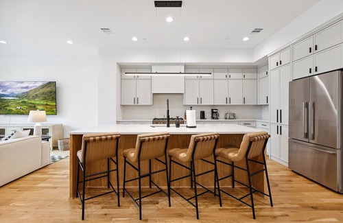Oak Lawn House | The Eastwood Escape