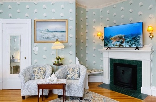 Queens Square House | The Eden Hall Inn