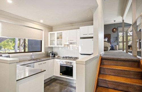 Mount View Villa | The Edge Villa - Private luxury 1 bedroom open plan spa villa with fireplace.