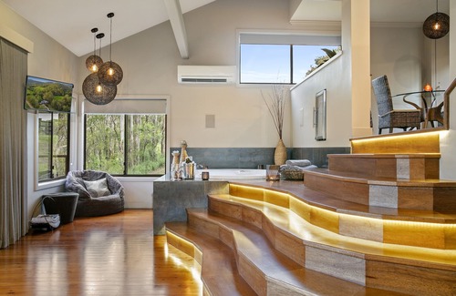 Mount View Villa | The Edge Villa - Private luxury 1 bedroom open plan spa villa with fireplace.
