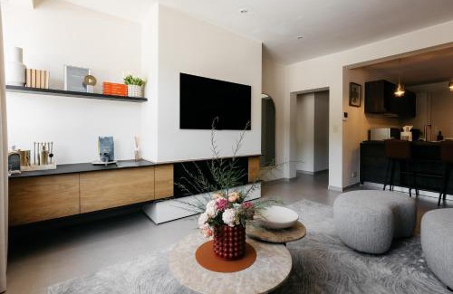 Jambes Apartment | The Edgewater Suites - SKYLINE