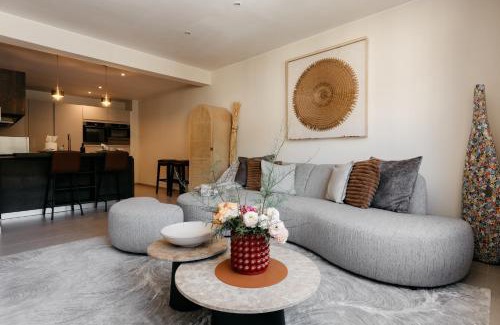 Jambes Apartment | The Edgewater Suites - SKYLINE