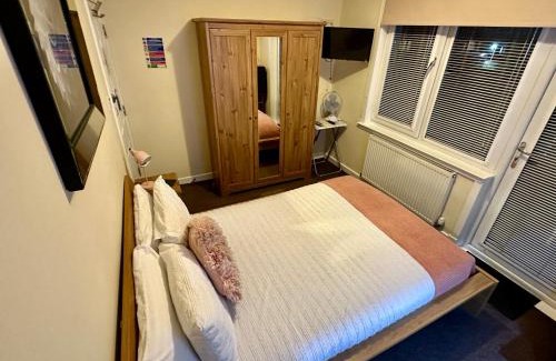 Dysart Hotel | The Elbow Room