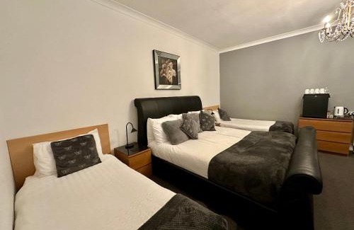 Dysart Hotel | The Elbow Room